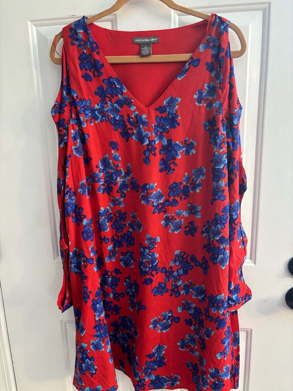 Kate & Mallory Red Floral Print Cold Shoulder Long Sleeve V-Neck Dress